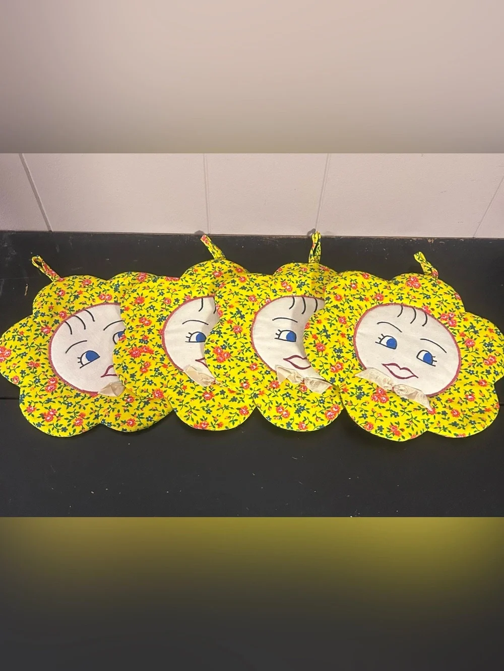 Vintage Handmade Flower Face Potholders Hot Pads Set of 4 Yellow Floral Retro